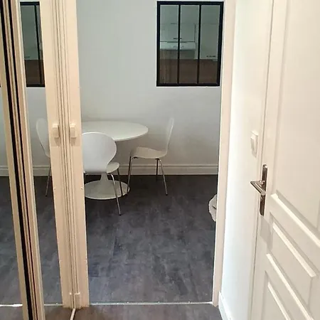 Le Turenne, T2 Cozy Et Calme, Wifi, Tv, Stationnement Aise דירה טור